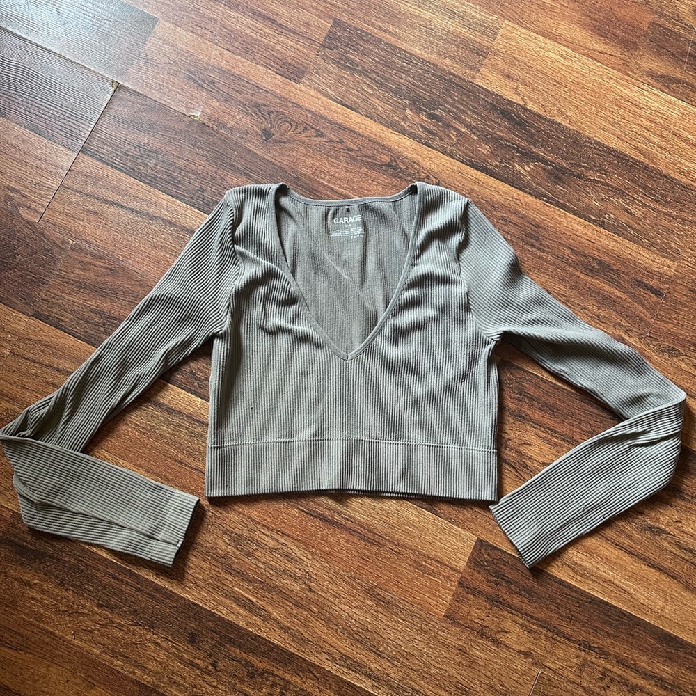 Garage Women’s Ribbed V-Neck Longsleeve Top Size Medium